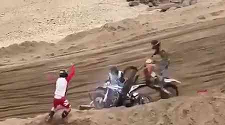 Four Dirt Bikers Collide During Argentina Competition in Wild Video