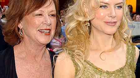  Nicole Kidman Announces Death of Her Mom Janelle 