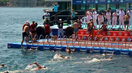 Professor Robert Wade swims the 6.5km Asia to Europe Cross Continental race