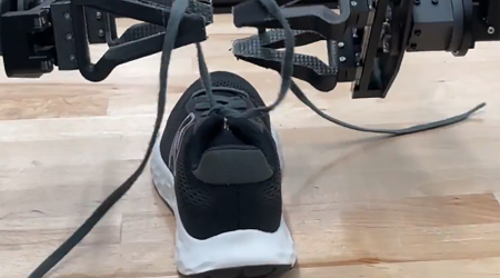 Google DeepMind Taught a Robot to Tie Shoes Very Poorly