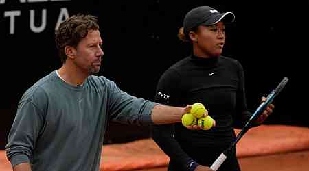 Former No. 1 Osaka splits with coach Fissette