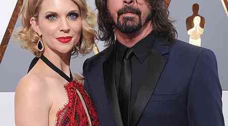  Dave Grohl's Wife Jordyn Blum Seen Without Wedding Ring Amid Baby News 