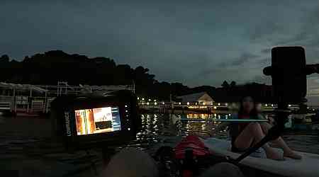 Stand-up paddlers in distress after drifting away, kayak fisherman helps rescue them