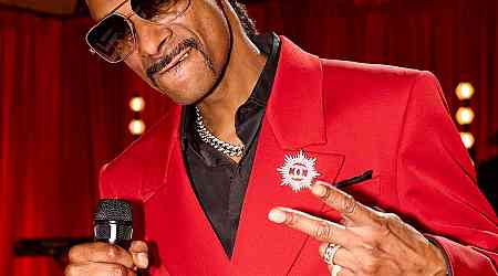  See Snoop Dogg Make His Epic The Voice Debut By Smoking the Coaches 