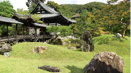 Kyoto temple suffering from littering tourists claiming not to understand Japanese verbal warning