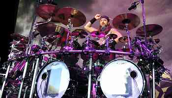 Mike Portnoy plays gig with Dream Theater just half an hour after learning that his sister had died