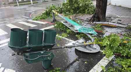 2 dead, 667 injured and 1 missing in the wake of Typhoon Krathon