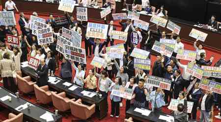 Budget stalemate continues as opposition lawmakers block review