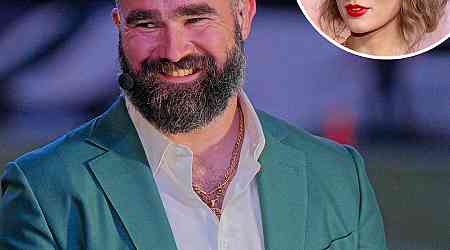  Jason Kelce Reacts to Taylor Swift Arrival at Travis Kelce's NFL Game 