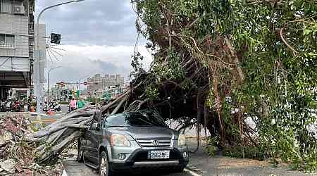 Videos Show Super Typhoon Krathon Lashing Taiwan