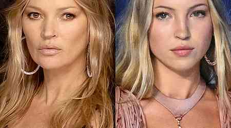  Kate Moss & Daughter Lila Moss Walk In Victoria's Secret Fashion Show 