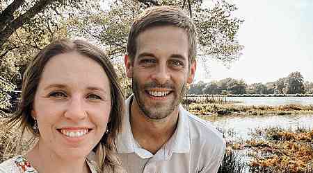 Jill Duggar and Family Bring Flowers to Stillborn Daughter's Grave