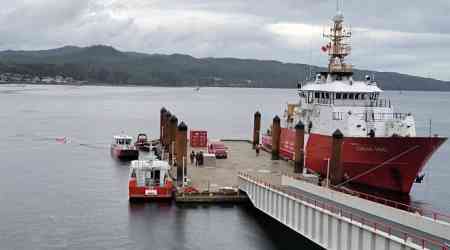 Crews removing oil from leaky WW II vessel shipwrecked in B.C.