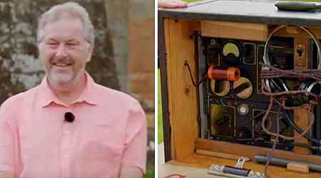 Antiques Roadshow guests taken back as 'special' radio found in shed given top price tag