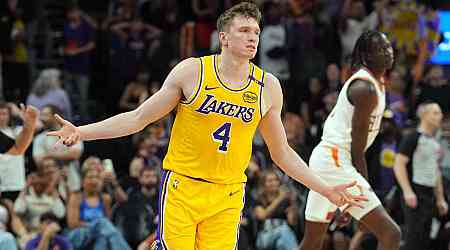  WATCH: Lakers rookie Dalton Knecht explodes for 35 points, including 20 straight, in OT preseason win vs. Suns 