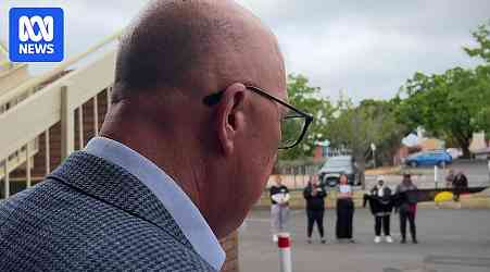 Opposition Leader Peter Dutton heckled by protesters opposed to building a nuclear power station in Collie