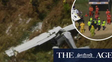 Pilot dead after light plane crashes near Melbourne