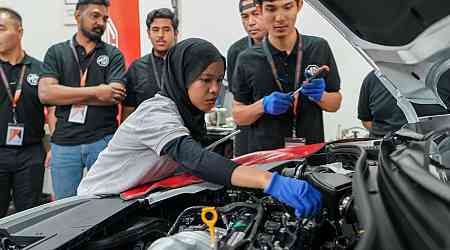 SAIC Malaysia welcomes 39 MG certified technicians