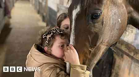 How winning racehorse 'changed everything' for girl with cancer