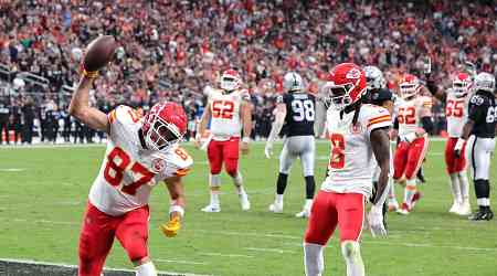 Patrick Mahomes, Travis Kelce Hype NFL Fans as Chiefs Win Hopkins' Debut vs. Raiders