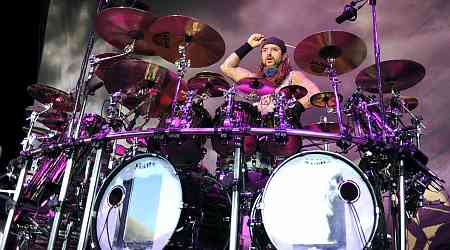 Mike Portnoy plays gig with Dream Theater just half an hour after learning that his sister had died