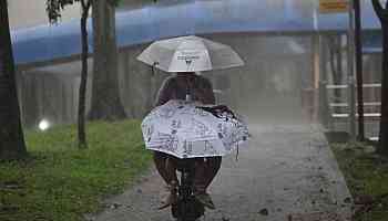 Flash flood in Bukit Timah Road amid downpour; heaviest rainfall in north-western Singapore