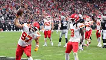 Patrick Mahomes, Travis Kelce Hype NFL Fans as Chiefs Win Hopkins' Debut vs. Raiders