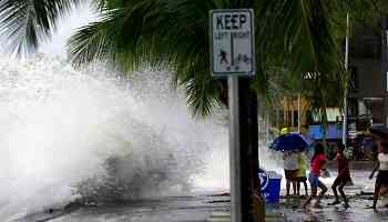 Super Typhoon Man-yi makes landfall in the Philippines