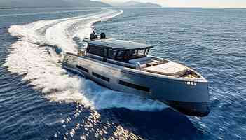 This New 75-footer Has a Telescoping Stern Platform That Drops Into the Water