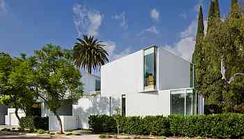 Four contemporary LA homes by RIOS: Your Next Employer?