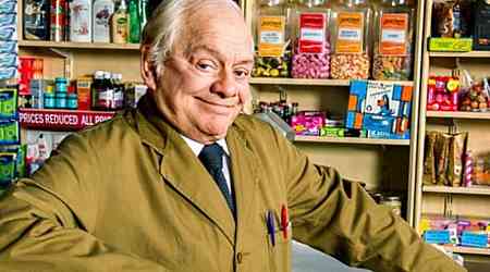 Sir David Jason's beloved show axe left star devastated as he issues plea to BBC 