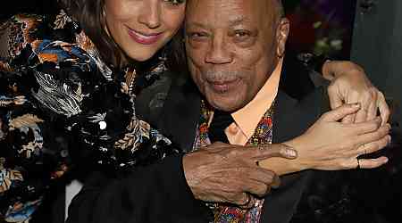  Quincy Jones' Daughter Rashida Jones Shares Message After His Death 