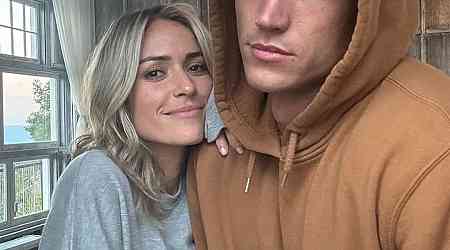  Kristin Cavallari & Ex Mark Estes Reunite at a Bar After Breakup 