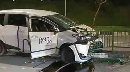 Driver crashes into divider in Bedok and flees, leaving behind vapes and drug paraphernalia