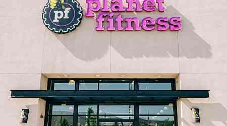  Man Found Dead in Tanning Bed at Planet Fitness Gym After 3 Days 