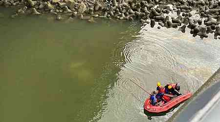 Driver survives six-story plunge into Keelung River after freeway crash