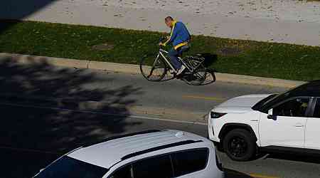 Removing bike lanes on major Toronto streets would cost at least $48 million: city staff