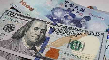 U.S. dollar closes higher on Taipei forex market