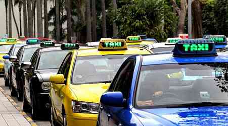 Taxi driver overcharges by S$1 but gets angry when confronted