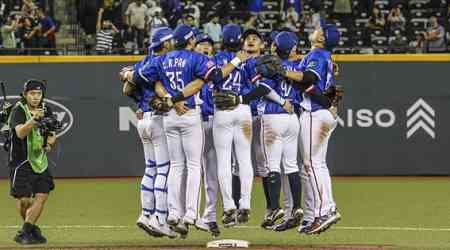 Taiwan edges Dominican Republic in second straight Premier12 group win