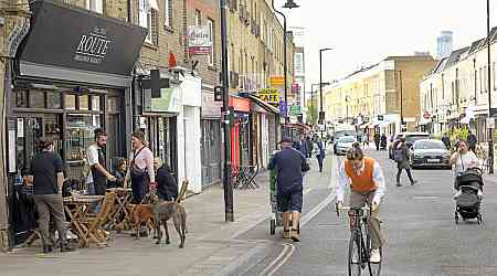 Hackney bleach attack: Man doused in 'bleach' at busy London market