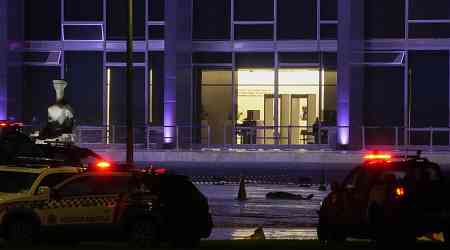 Explosions kill 1 man outside Brazil's Supreme Court and force justices to evacuate