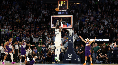  Julius Randle drills multiple buzzer-beaters, including game-winning 3-pointer, to push Wolves past Suns 