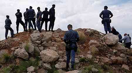 Police blockade on South African miners lifted