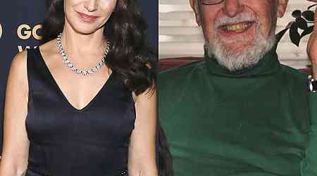  Sex and the City's Kristin Davis Mourns Death of Her Father 