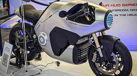 Electric EyeLight concept motorbike brings science fiction to life