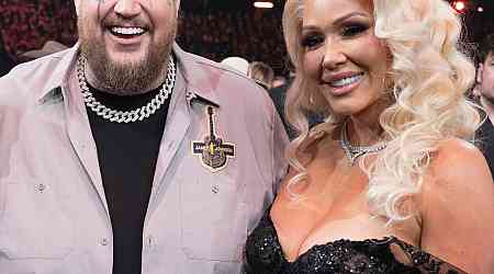  Jelly Roll Shows Off 100-Lb. Weight Loss at 2024 CMAs With Wife Bunnie 