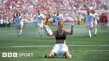 Brandi Chastain: The story behind iconic photo of USA's World Cup win