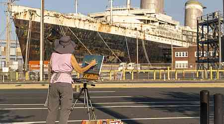 SS United States, record-setting ocean liner, makes its final voyage