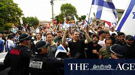 Heated scenes near Caulfield synagogue as police separate protesters